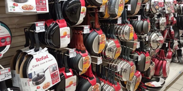 Tefal fait face à une éventuelle action en justice pour « produits chimiques éternels » en France