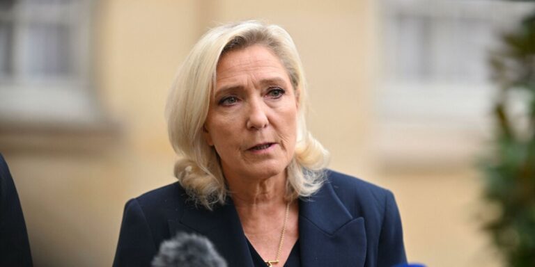 Un dernier sondage montre que Marine Le Pen élargit son avance aux élections de 2027